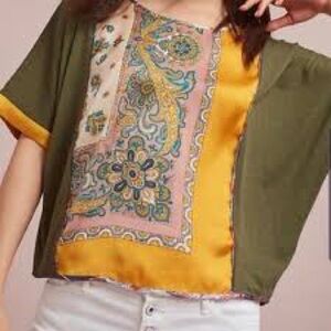 This is an Anthropologie Tiny Reeves Paisley Floral
Bandana Blouse. Size S